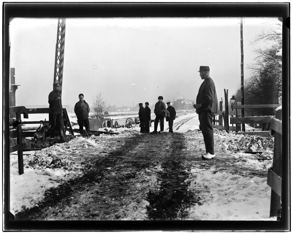 Ringdijk, Wintergezicht bij de spoorwegovergang over de Ringvaart Jacob Olie (max res)
