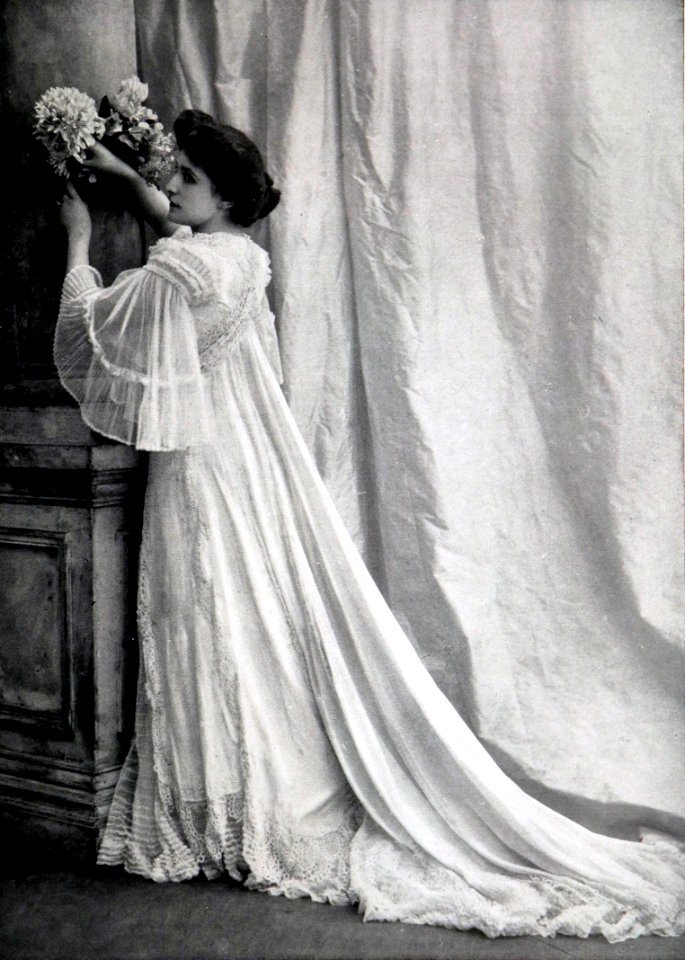 Robe d'intérieur par Redfern 1903 2 cropped