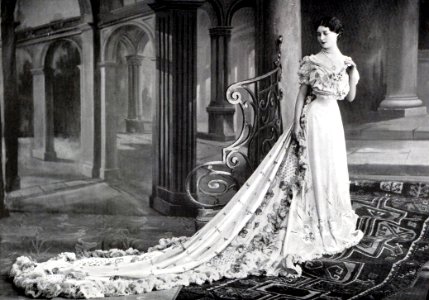 Robe de réception par Redfern 1906 cropped