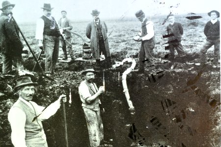 Robenhauser Riet - Jakob Messikommer - Ausgrabungarbeiten im Robenhauserriet (um 1900) 2011-09-02 15-07-42