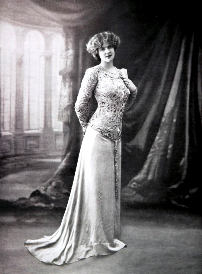 Robe de dîner Dagobert par Redfern 1909 cropped