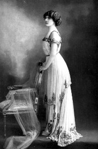 Robe du soir par Redfern 1910 2 cropped