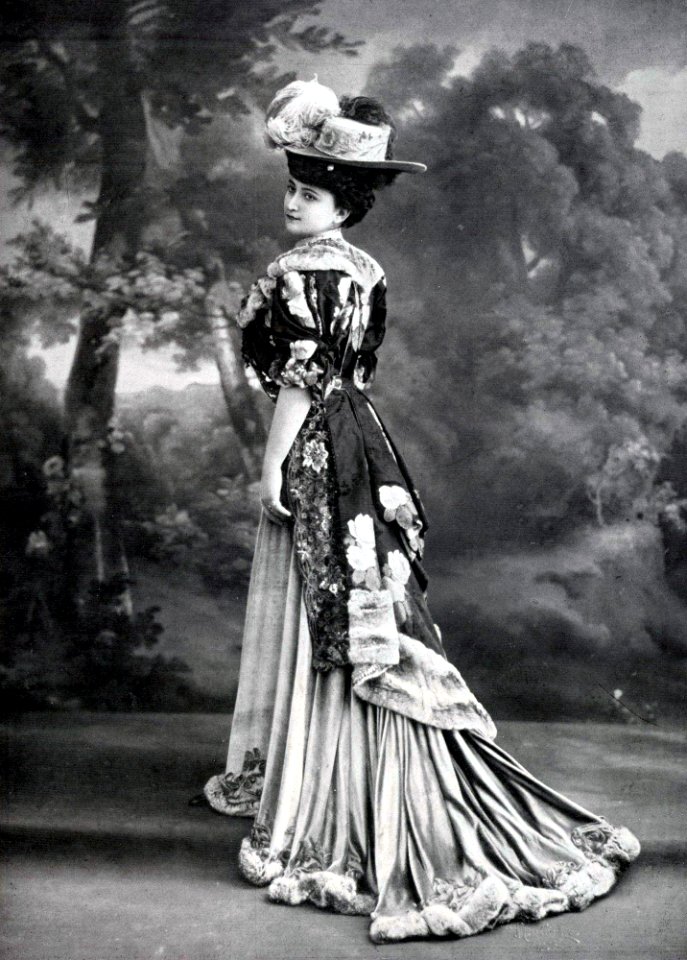 Robe princesse par Redfern 1906 cropped