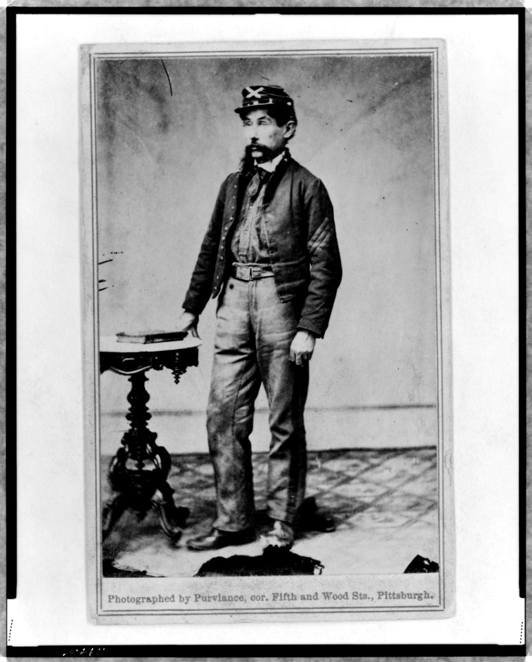 Robert H. Kelly, Union soldier, full-length portrait, standing, facing left LCCN98506727