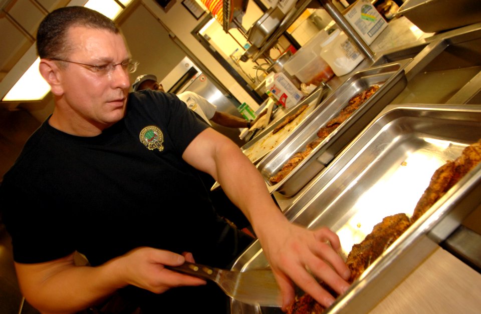 Robert Irvine Cooks for Troopers DVIDS126756