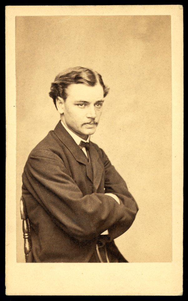 Robert Lincoln, son of President Abraham Lincoln, half-length portrait, seated LCCN2008680396