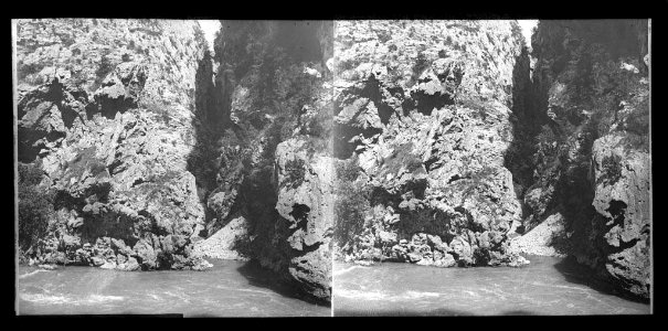Riu Noguera Pallaresa a la Cascada , a l'estret de Collegats