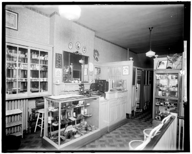 ROBERTS BEAUTY SHOP LCCN2016861919