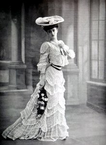 Robe d'après-midi par Redfern 1905 cropped photo