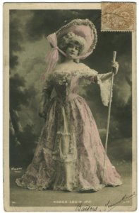 ROBES LOUIS XVII SIP. 5045. Photo Waléry b