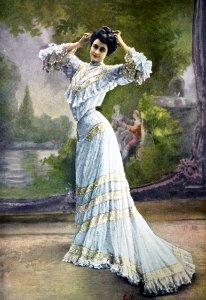 Robe Trianon par Redfern 1904 cropped