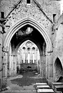 Rock of Cashel interior (26184221273)
