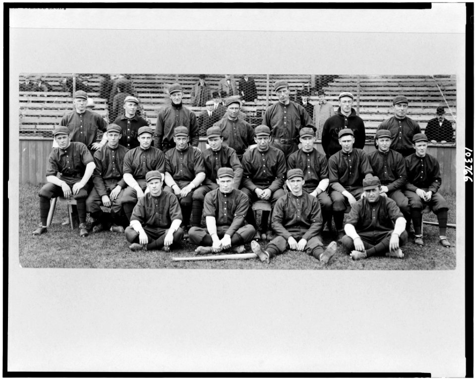 Rochester baseball team posed on field LCCN91784617