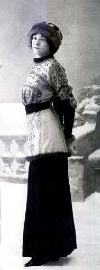Robe de dîner et robe de skating par Redfern 1910 R cropped photo