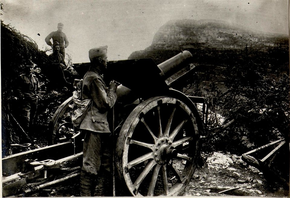 Rocollo, Geschützstand im Hintergrund Monte Zingarella (BildID 15627242)