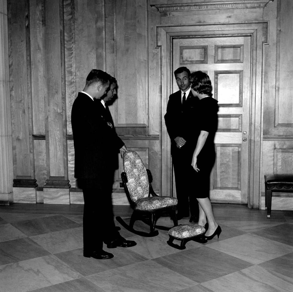 Rocking Chair Donated to White House (14190066901)