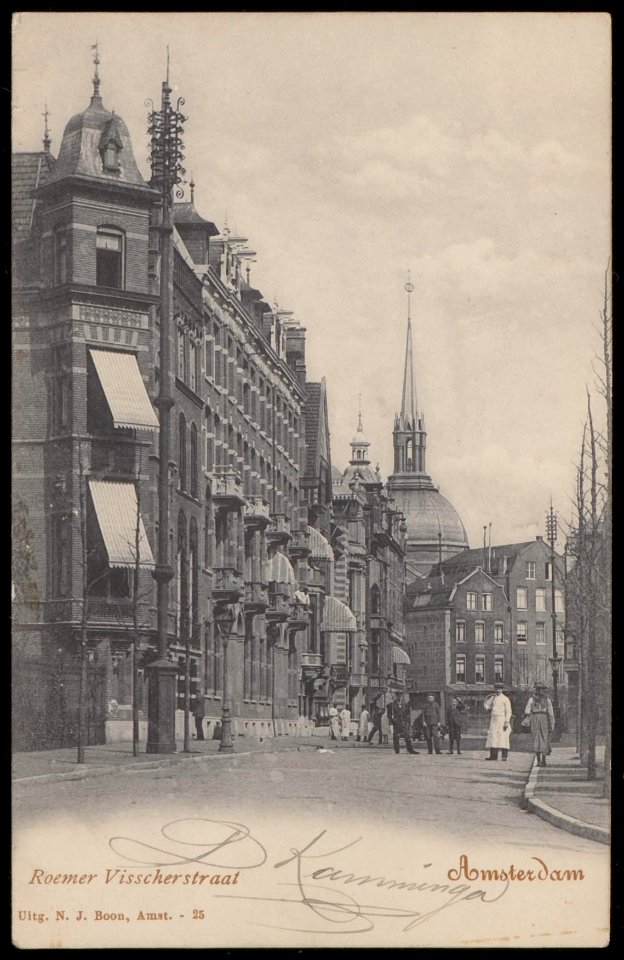 Roemer Visscherstraat vanaf de van Baerlestraat richting Tesselschadestraat met op de achtergrond de Koepelkerk aan de Stadhouderskade