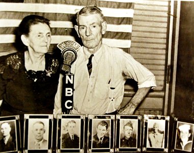 Robert M. and Mrs. Jenkins, Deatsville, Alabama, behind pictures of seven sons in WWII service (23631788114)
