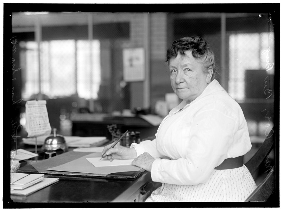 ROE, MISS ANNIE E. BUREAU OF PRINTING AND ENGRAVING LCCN2016866157