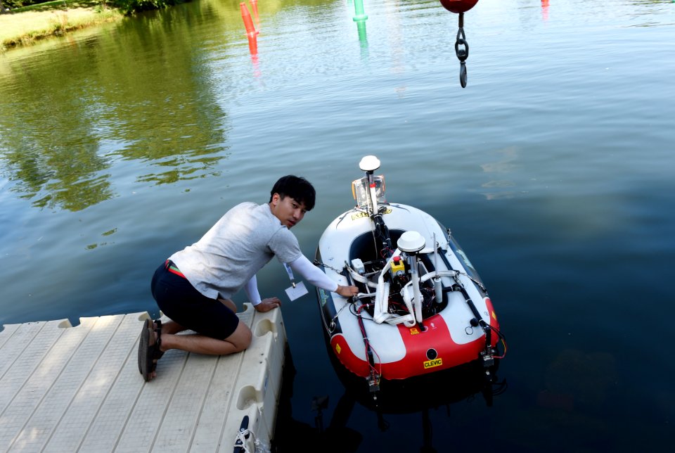 RoboBoat 150710-N-PO203-123