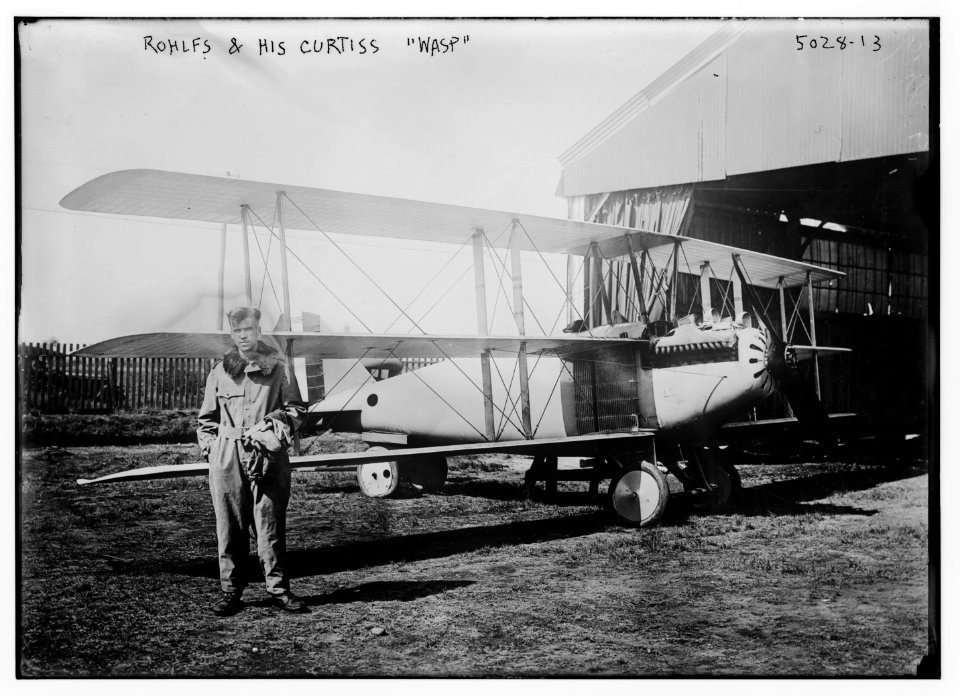 Rohlfs & his Curtiss Wasp LCCN2014709600