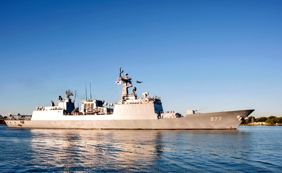 ROK Dae Jo Yeong port visit 131122-N-WF272-025