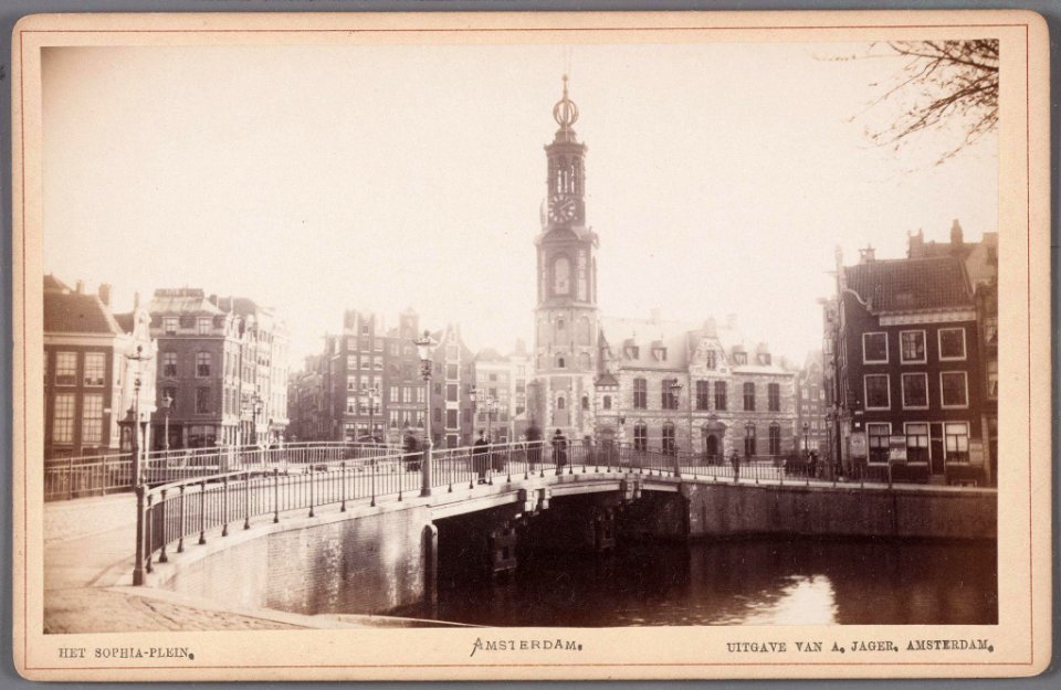 Rokin - Muntplein Gezicht op Munttoren en Doelenbrug Naast de Munttoren het nieuwe Muntgebouw 010005000134