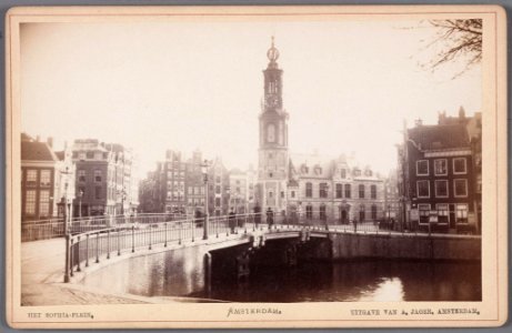 Rokin - Muntplein Gezicht op Munttoren en Doelenbrug Naast de Munttoren het nieuwe Muntgebouw 010005000134