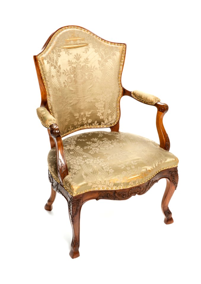 Rokoko länstol av snidad och polerad valnöt, klädd med grön halvsidendamast, 1700-talets mitt - Hallwylska museet - 108444