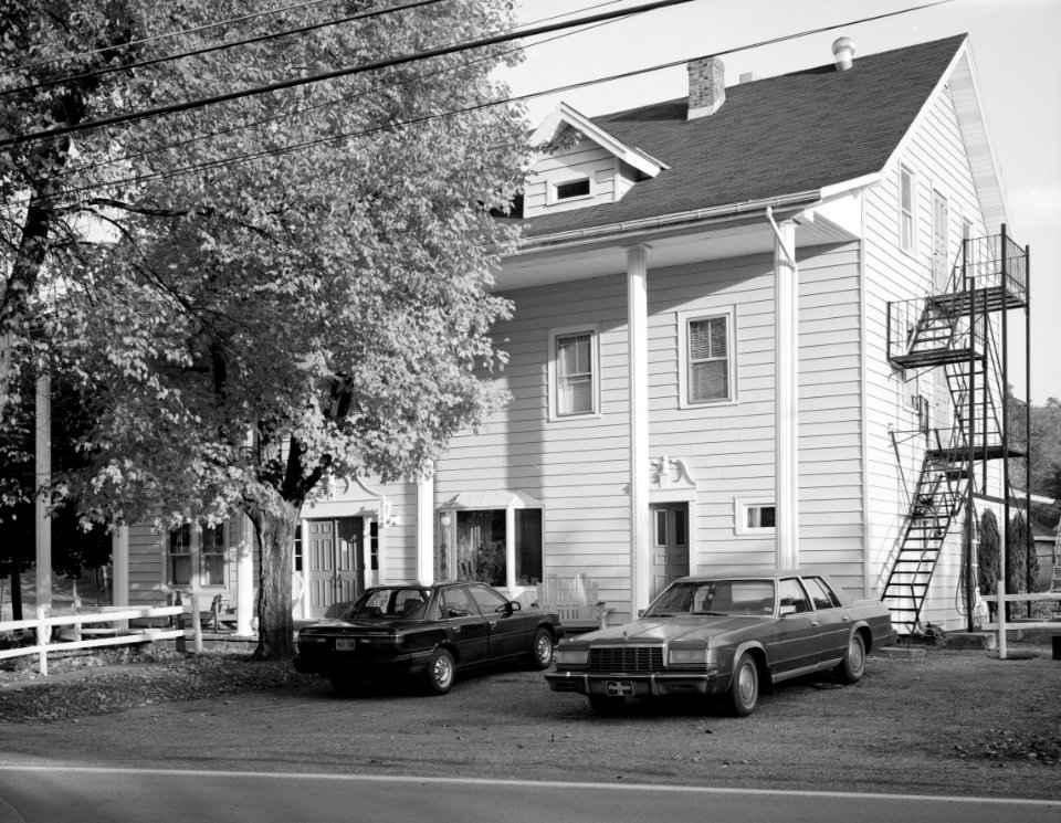 Robertsdale Hotel