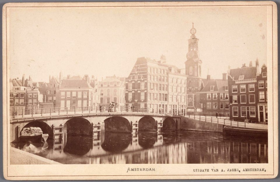Rokin - Muntplein Gezicht op Munttoren en Doelenbrug met de Engelse huizen, vernoemd naar de Engelse bouwer van de hu 010005000130