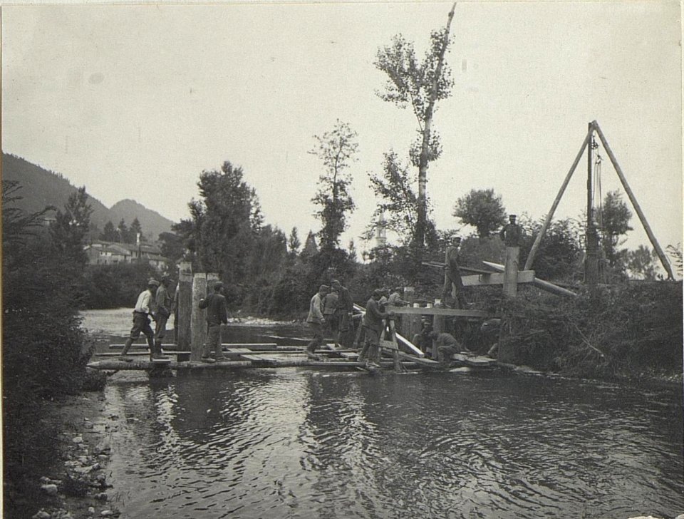 Rollbahnbrücke im Bau bei Soligo. (BildID 15672954)