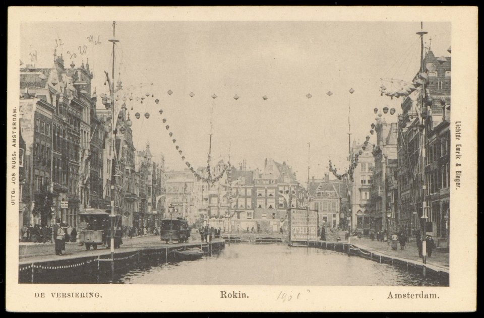 Rokin 2-34 v.r.n.l.met 2 paardentrams richting de Dam. Het water van het Rokin is hier nog niet gedempt, Afb PBKD00346000002