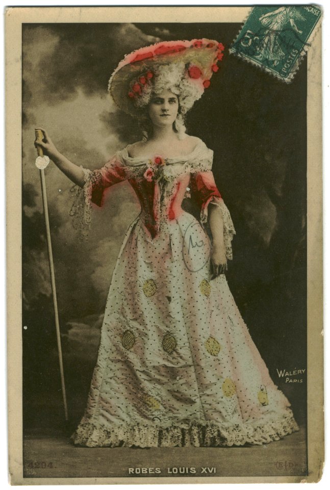 ROBES LOUIS XVII ELD. 4294. Photo Waléry
