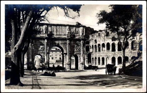 Roma - Arco di Costantino e Colosseu photo