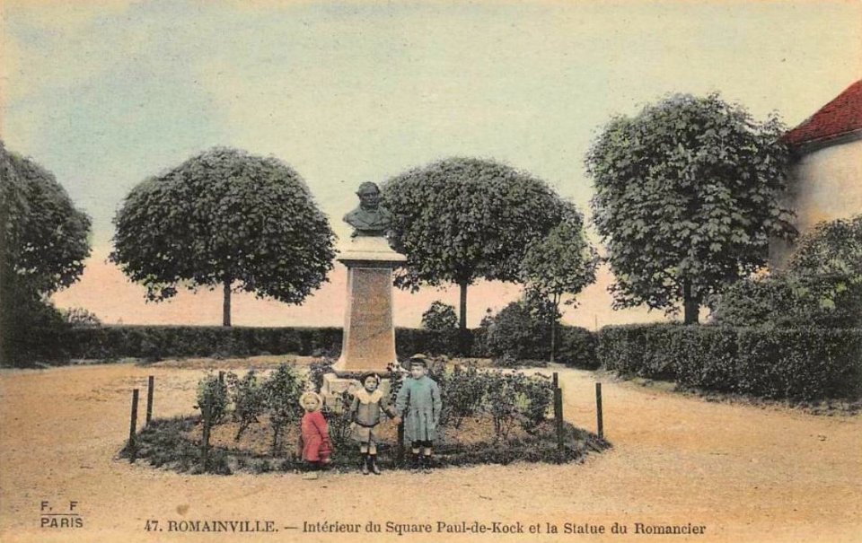 Romainville.Square Paul-de-Kock.Statue