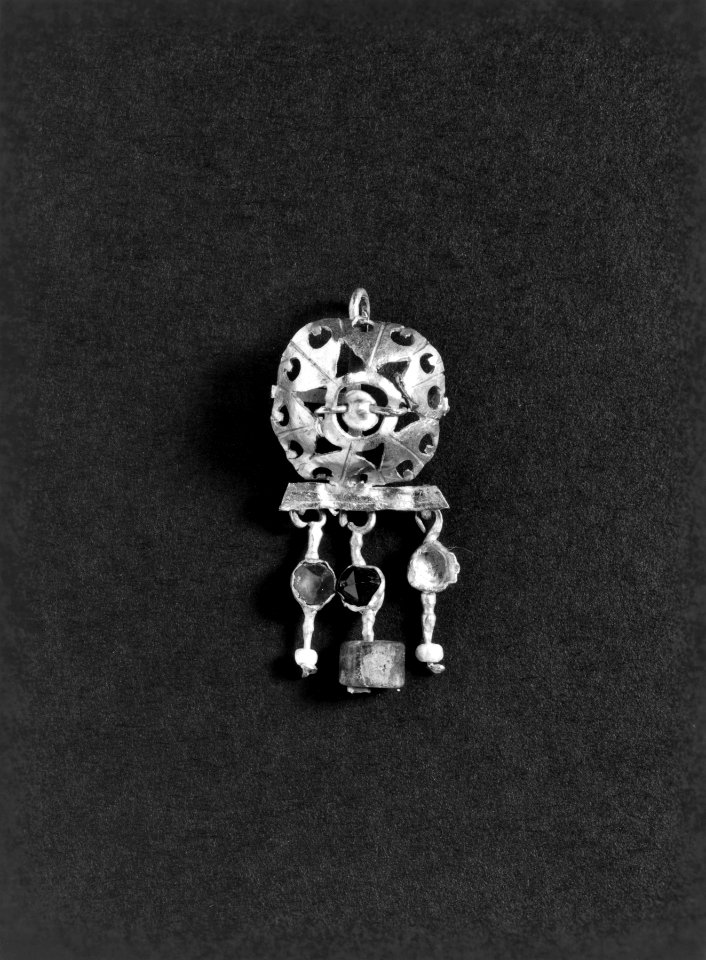 Roman - Gold Earring with Three Pendants - Walters 571675