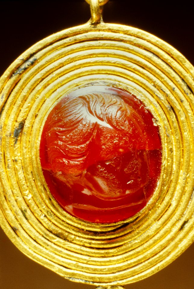 Roman - Necklace with Child's-Head Pendant - Walters 571864 - Detail (2)