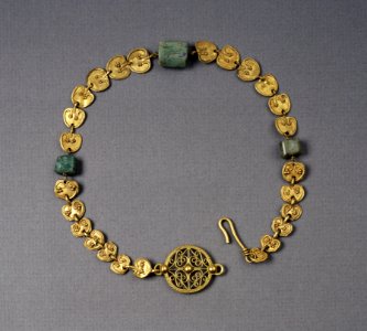 Roman - Gold Necklace with Heart-Shaped Plaques - Walters 57524 photo