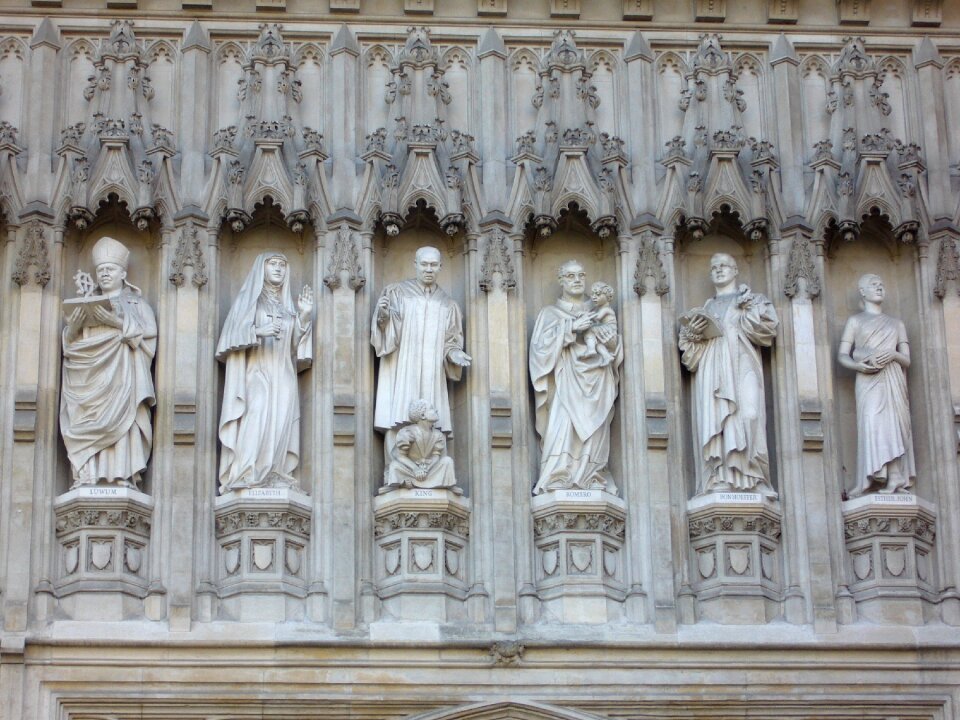 Westminster cathedral statuary