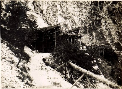 Rombonseilbahn mit Wasserleitung für Rombon.Gesammtansicht. (BildID 15495968)