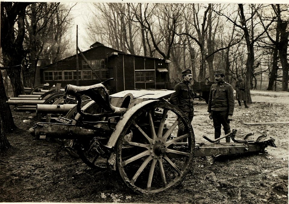 Rohrkrepierer bei der Feldhaubitzbatterie 2-16 (BildID 15595517)