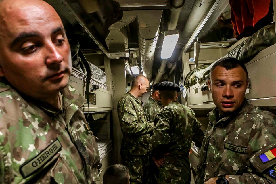 Romanian 307th Naval Infantry Battalion embarks with 26th MEU Marines aboard USS Oak Hill (28648547818)