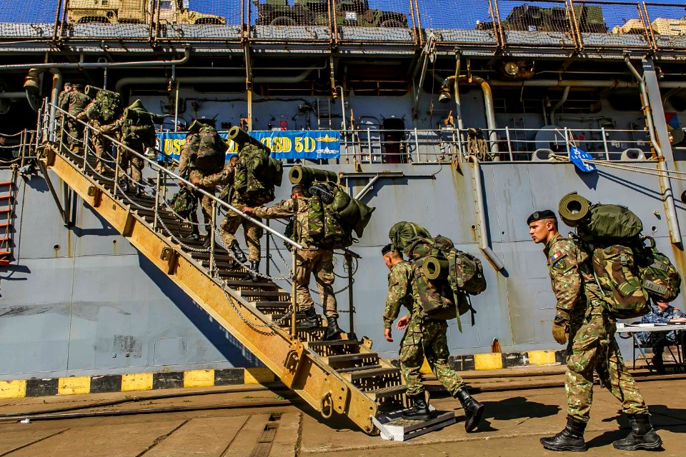 Romanian 307th Naval Infantry Battalion embarks with 26th MEU Marines aboard USS Oak Hill (42470357202)