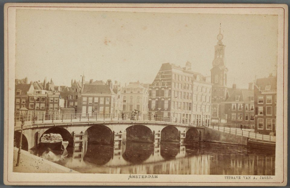 Rokin - Muntplein Gezicht op Munttoren en Doelenbrug met de Engelse huizen, vernoemd naar de Engelse bouwer van de hu 010005001336