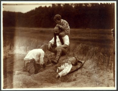 Romp in the sand, Sagamore Hill LCCN2009633571