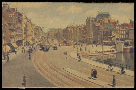 Rokin met rechts de Langebrugsteeg. Uitgave Nuss, Laren, Afb ANWU01754000008