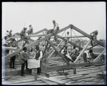 Roof construction by students at Tuskegee Institute, ca. 1902 LCCN2014646489