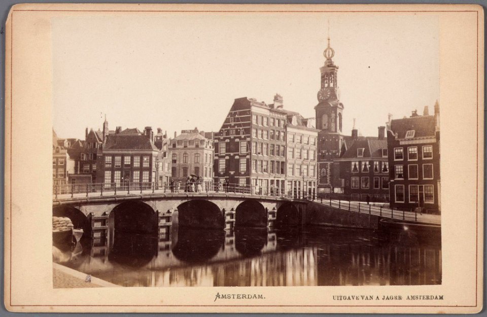 Rokin - Muntplein Gezicht op Munttoren en Doelenbrug met de Engelse huizen, vernoemd naar de Engelse bouwer van de hu 010005000127