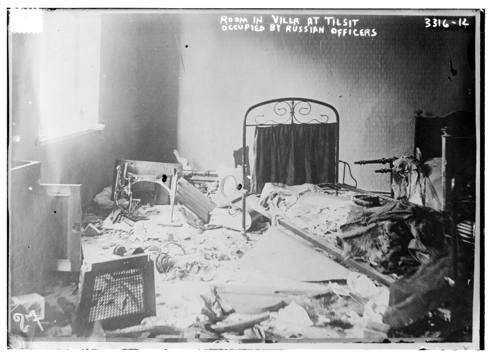 Room in villa at Tilsit occupied by Russian officers LCCN2014703594